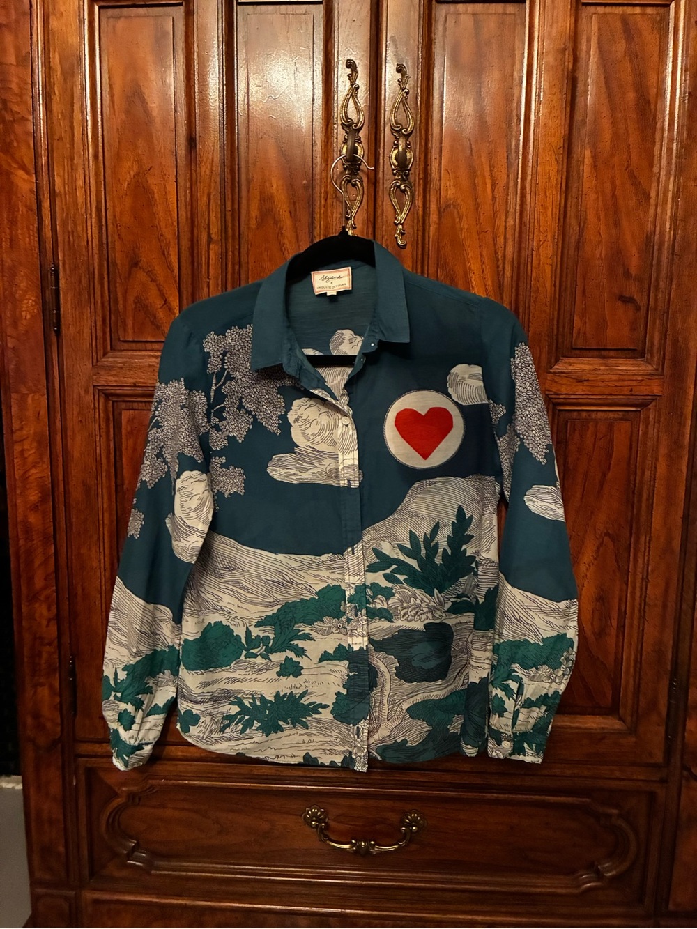 Sezane X Inoui Editions Pierro shirt in “Green Story”